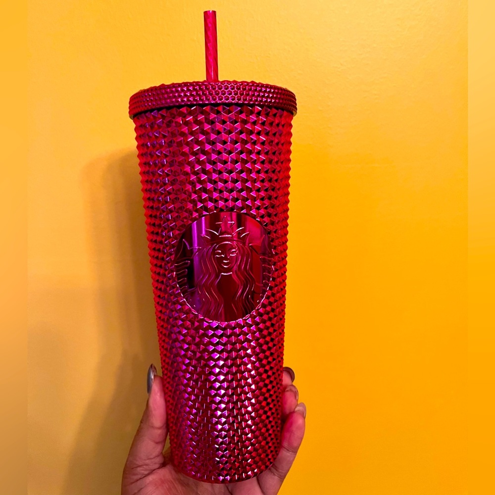 Starbucks Magenta Pink Metallic
Chrome Studded Venti Tumbler. NEW & BEAUTIFUL 💕